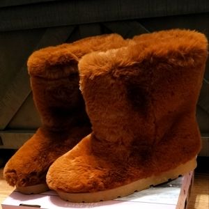Brown faux fur boots